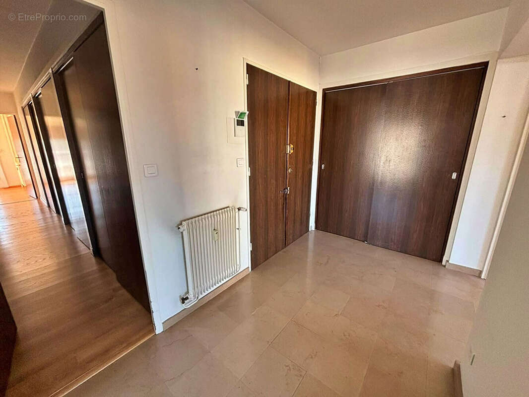 Appartement t4 91 m² le coteau - photo 7