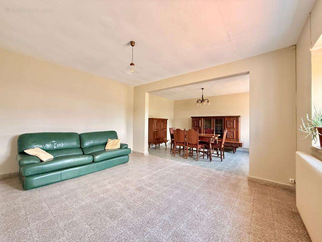Maison plain-pied, 103 m², deux chambres - Terrain de 1293 m² - photo 4