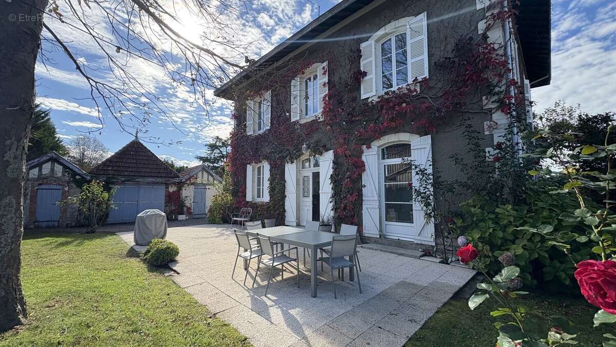 Maison de maître à vendre proche de Saint-Martin-de-Seignanx  Propriété de caractère avec piscine et dépendance - photo 21