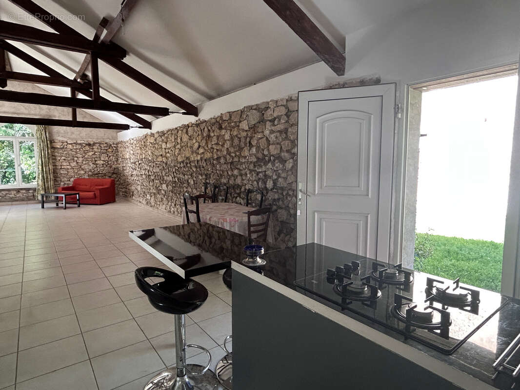 propriété située en  hameau Maison 100 m2 entièrement rénovée avec dépendances et terrain de plus d'un hectare - photo 31