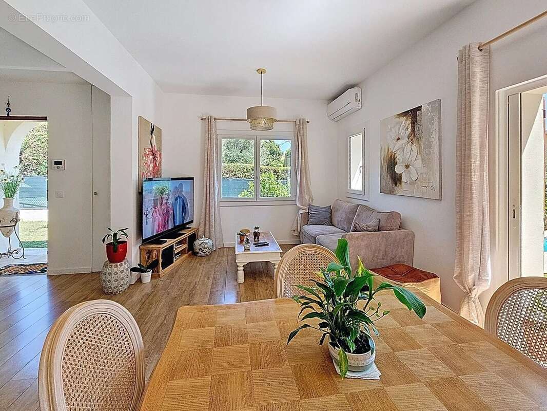 Maison à SAINT-LAURENT-DU-VAR