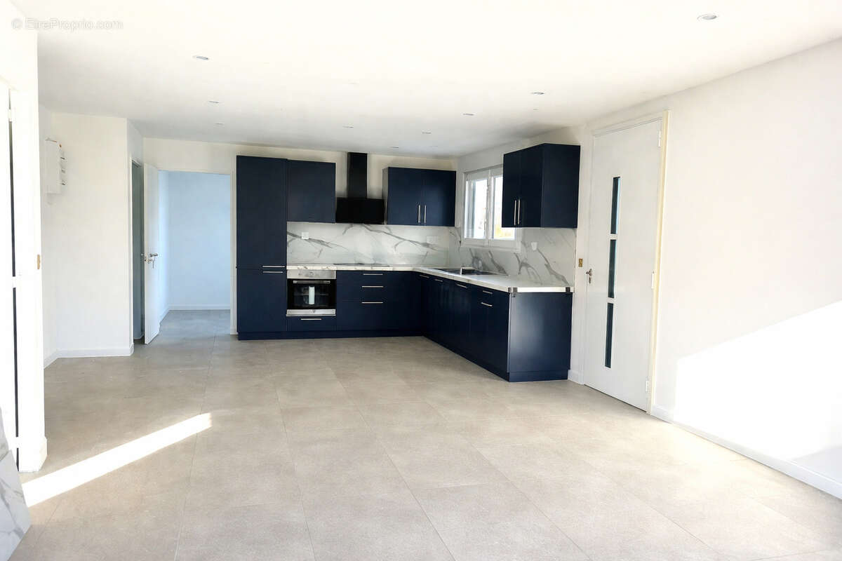 Maison T4 vue dégagée sur les collines environnantes. - photo 2