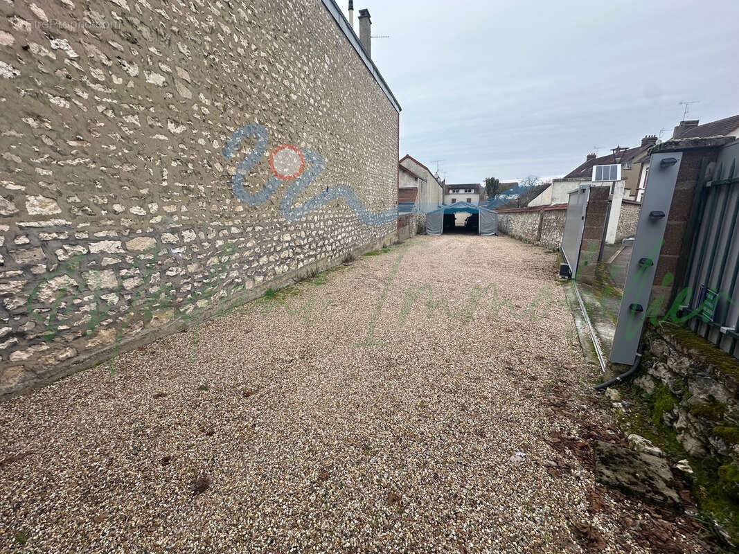 Terrain à BONNIERES-SUR-SEINE