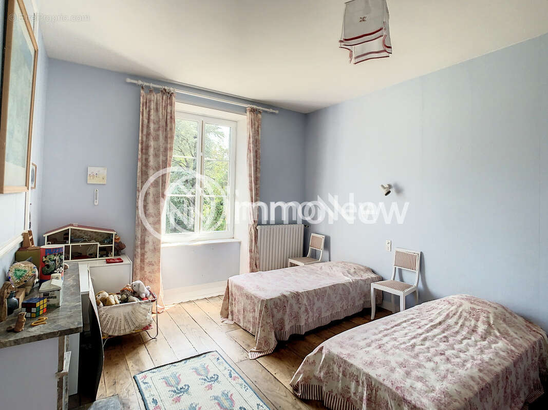 Ancien Presbytère rénové à ST URSIN - photo 12