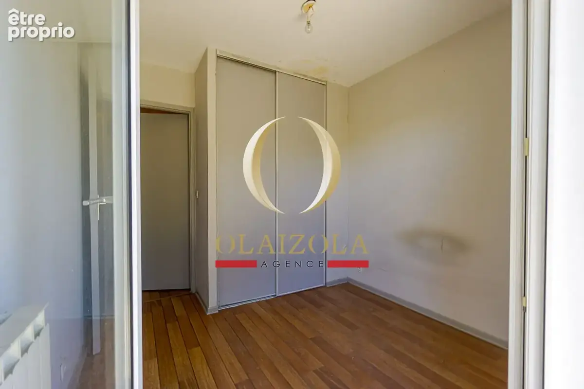 ANGLET - Appartement T2 avec vaste terrasse, cave et parking. - photo 8