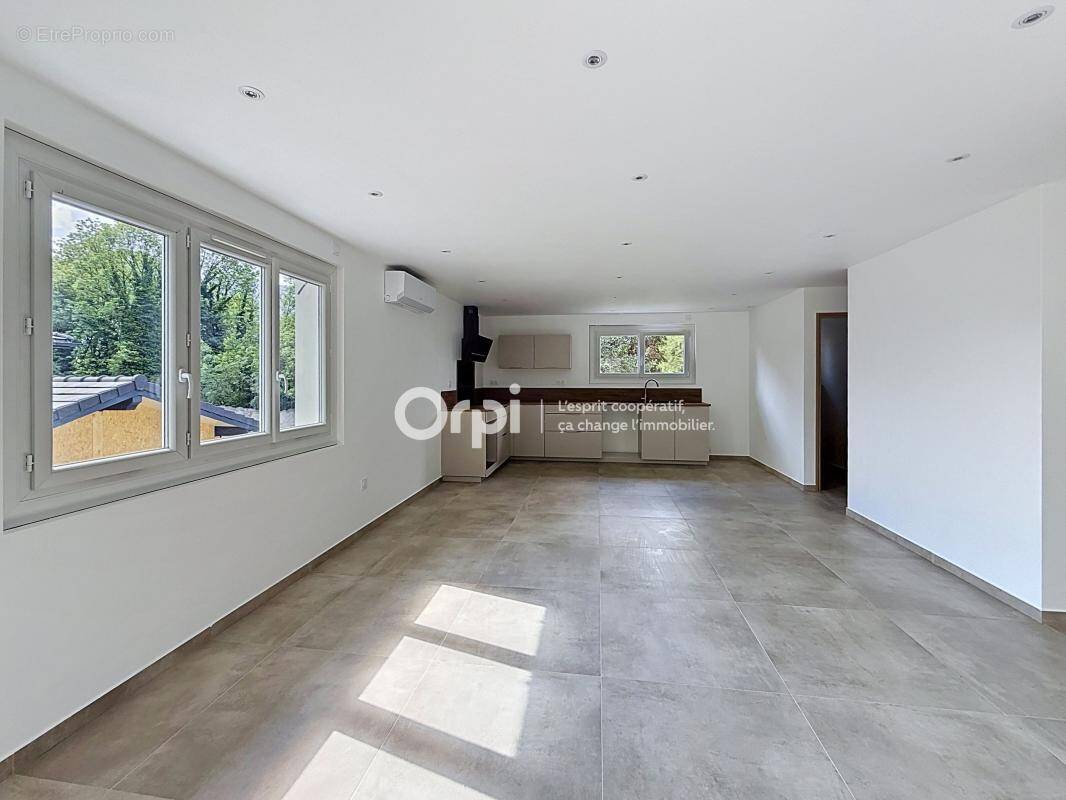 Appartement à GRIGNON