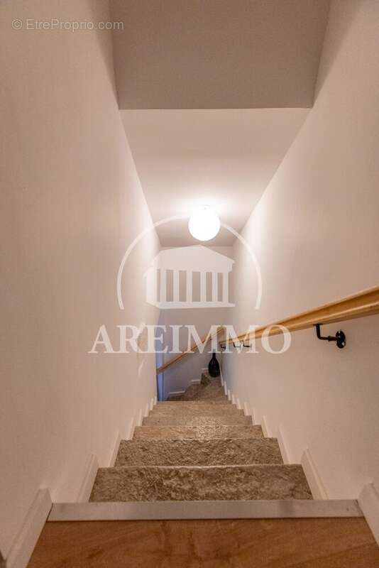 Maison 93 m² à Saint-Martin-De-Londres  - photo 9