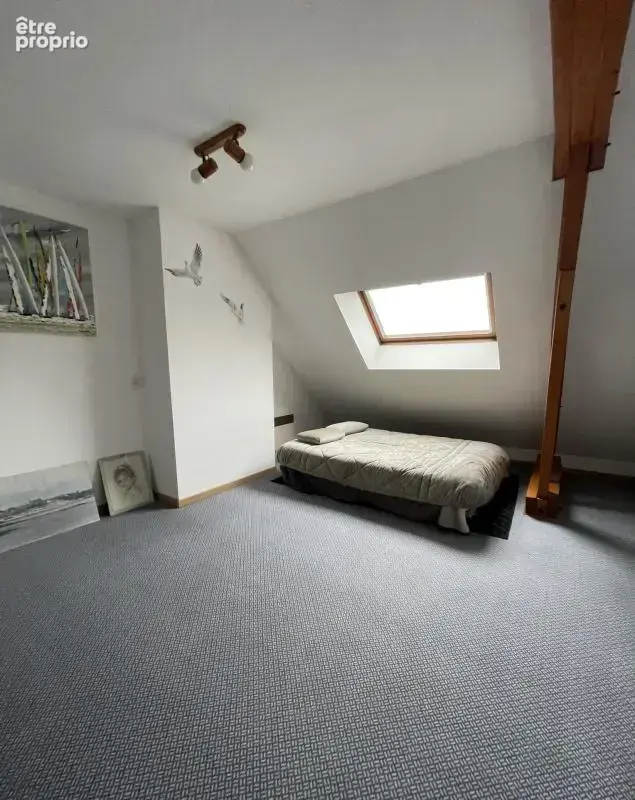 Maison au calme avec grand terrain et beau potentiel - photo 12