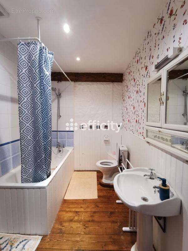 Maison à SAINT-SEVER-CALVADOS