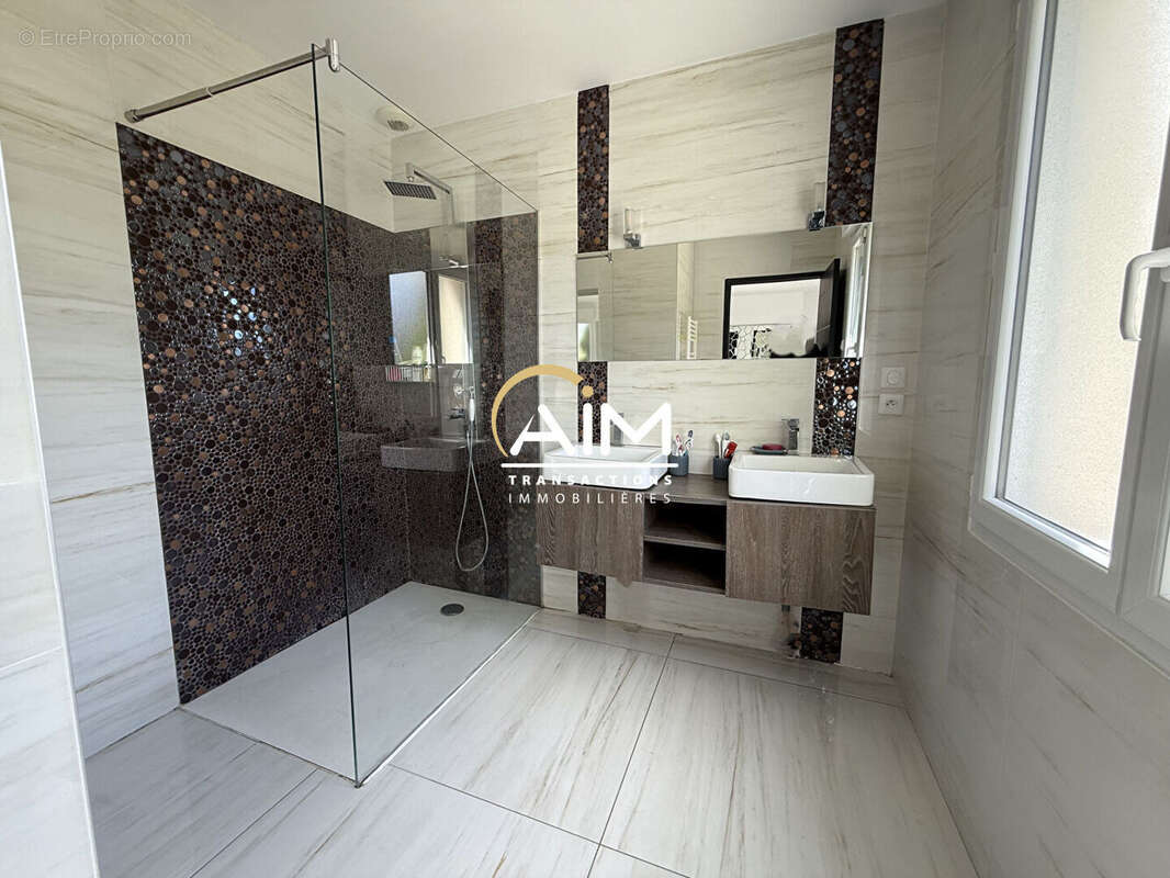 Maison Saint Cyr Sur Loire 9 pièce(s) 225 m2 - photo 11