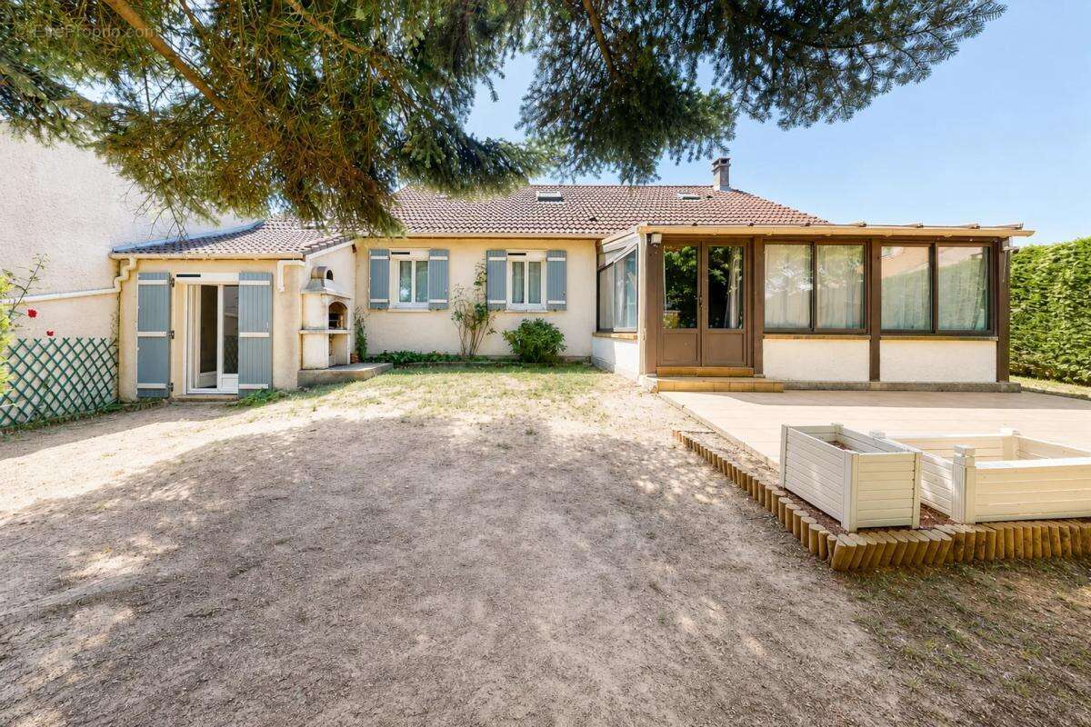 Maison de 6 pièces - 4 chambres de 155 m² à Chéroy - photo 12