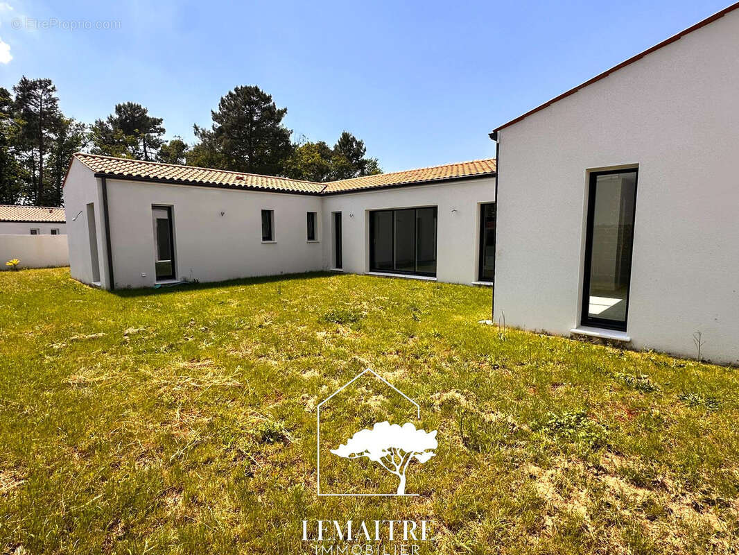 Maison à LES MATHES