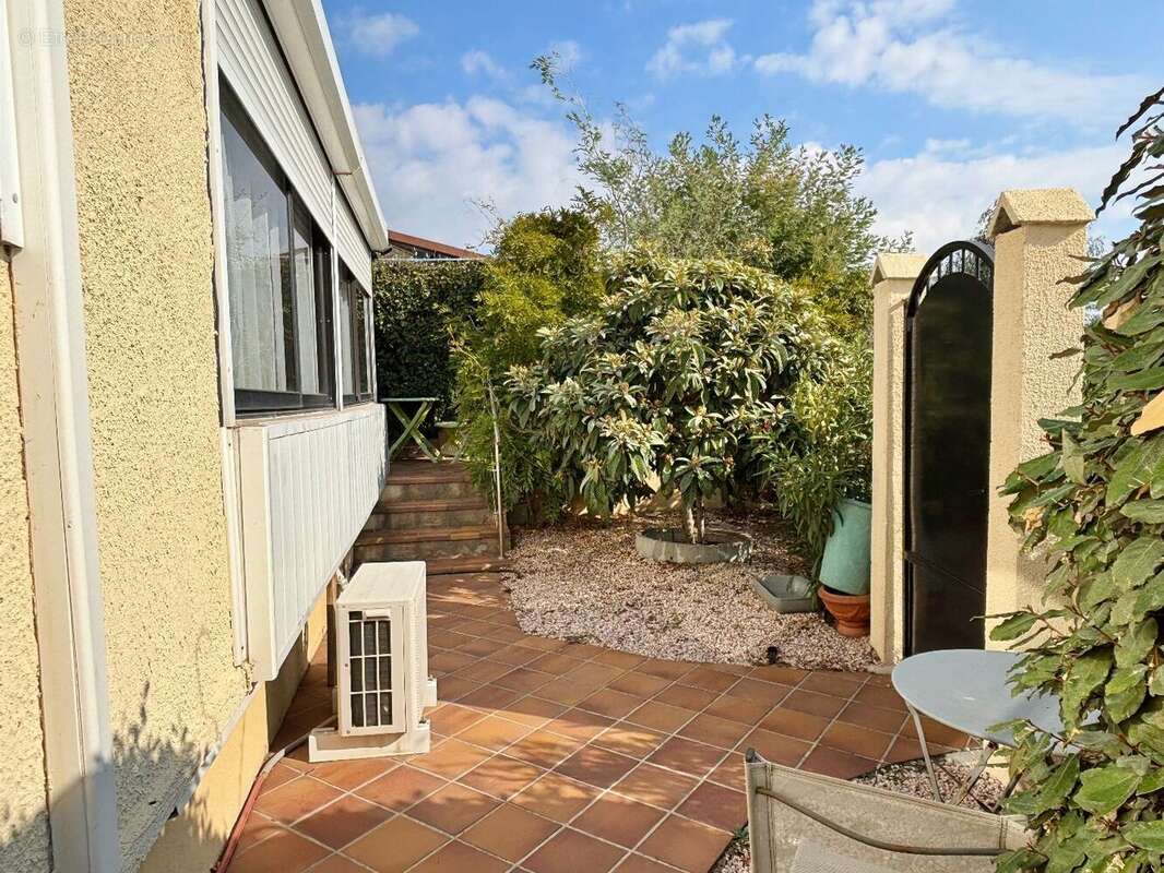 Maison à ROQUEBRUNE-SUR-ARGENS