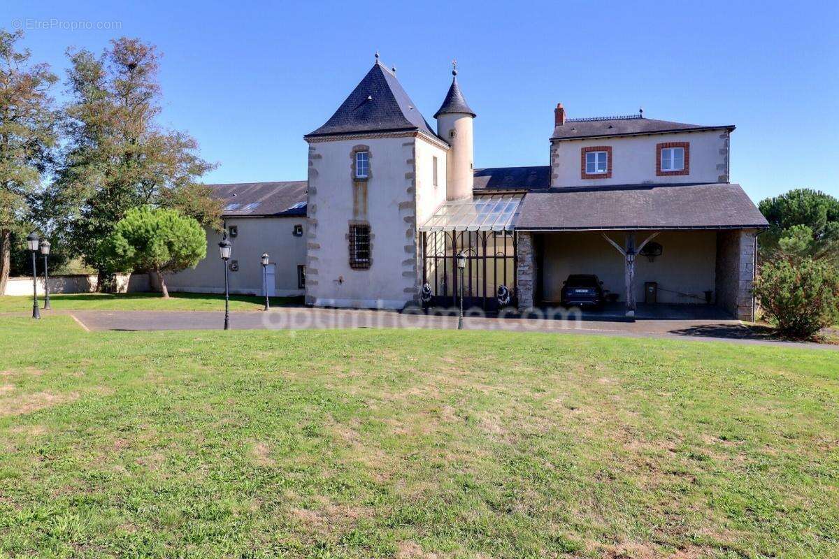 Domaine d’Exception du XVIe s. – Proche Cholet  Potentiel > 1 200 m² - photo 3