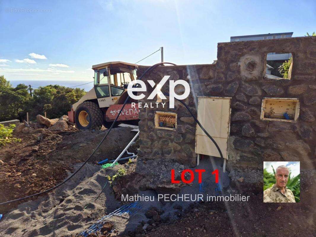 Terrain à SAINT-LEU