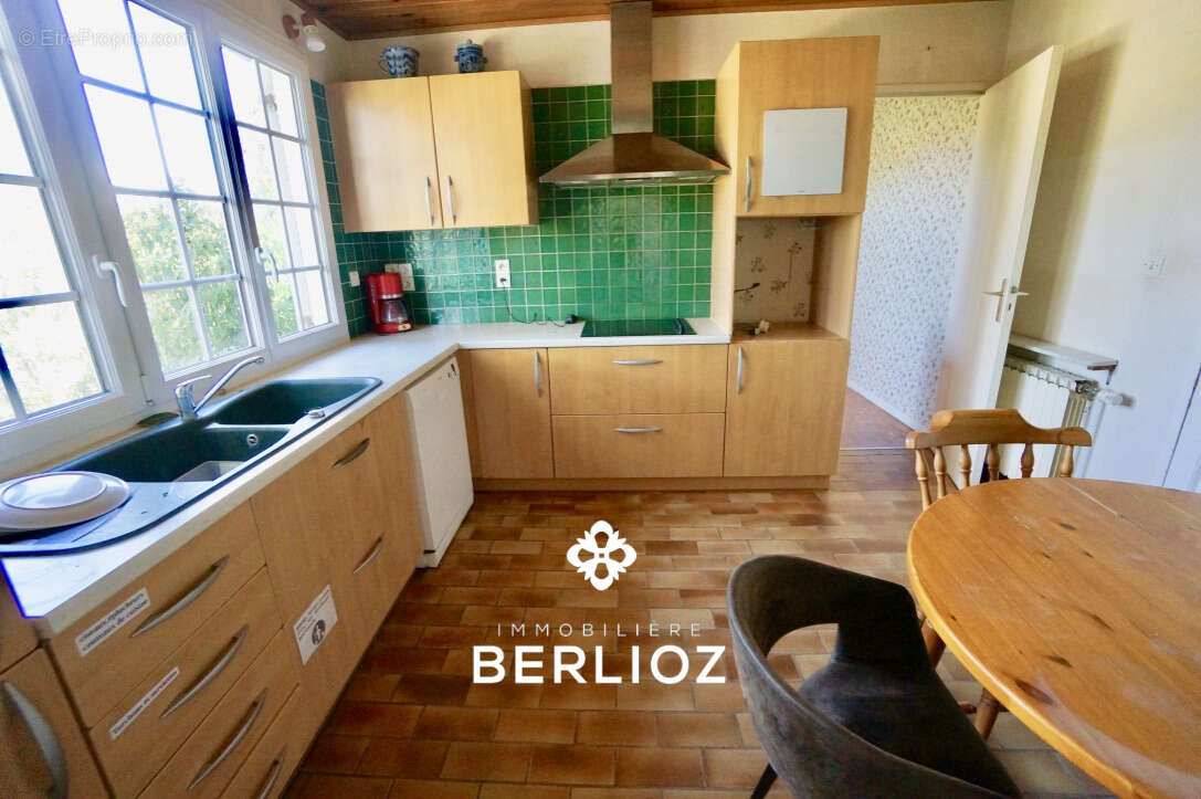 Maison de 150 m2 sur terrain de 1208 m2 avec piscine quartier Bellevue - photo 4
