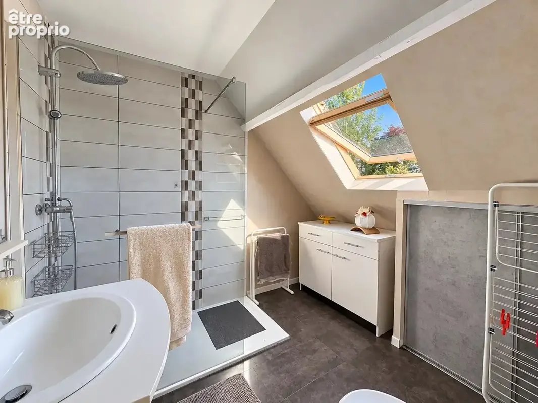 Maison familiale 4 chambres Saint-Rémy-en-Rollat - photo 10
