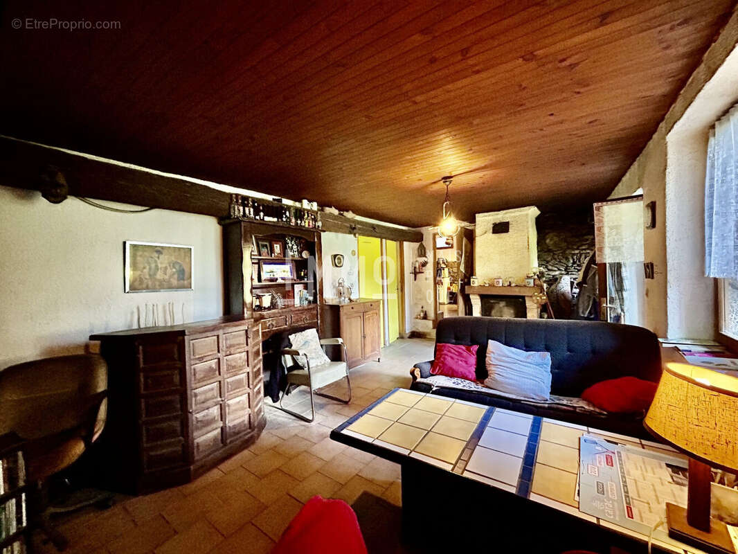 Maison à LES CHAPELLES