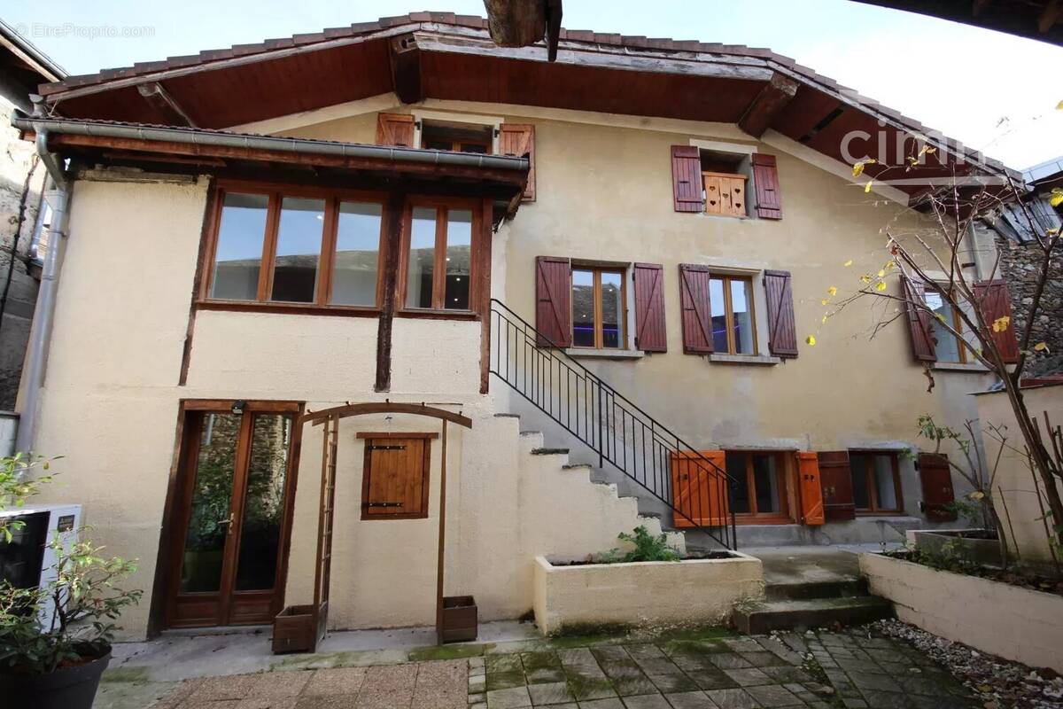 Maison à LA ROCHETTE