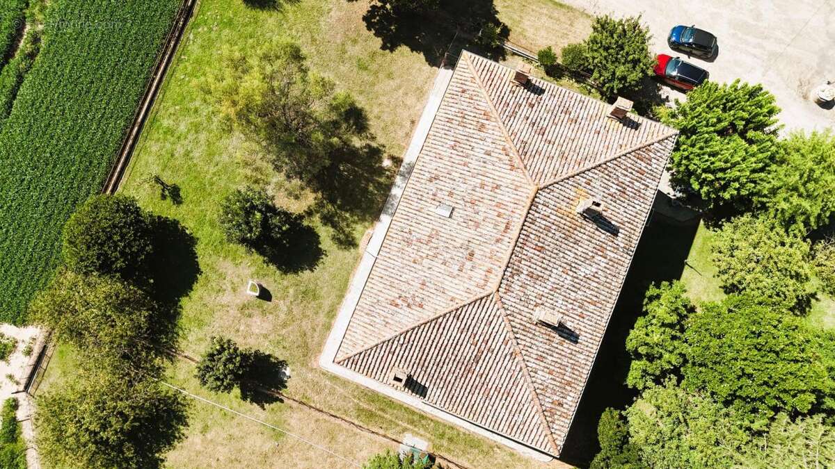 Maison à NEGREPELISSE