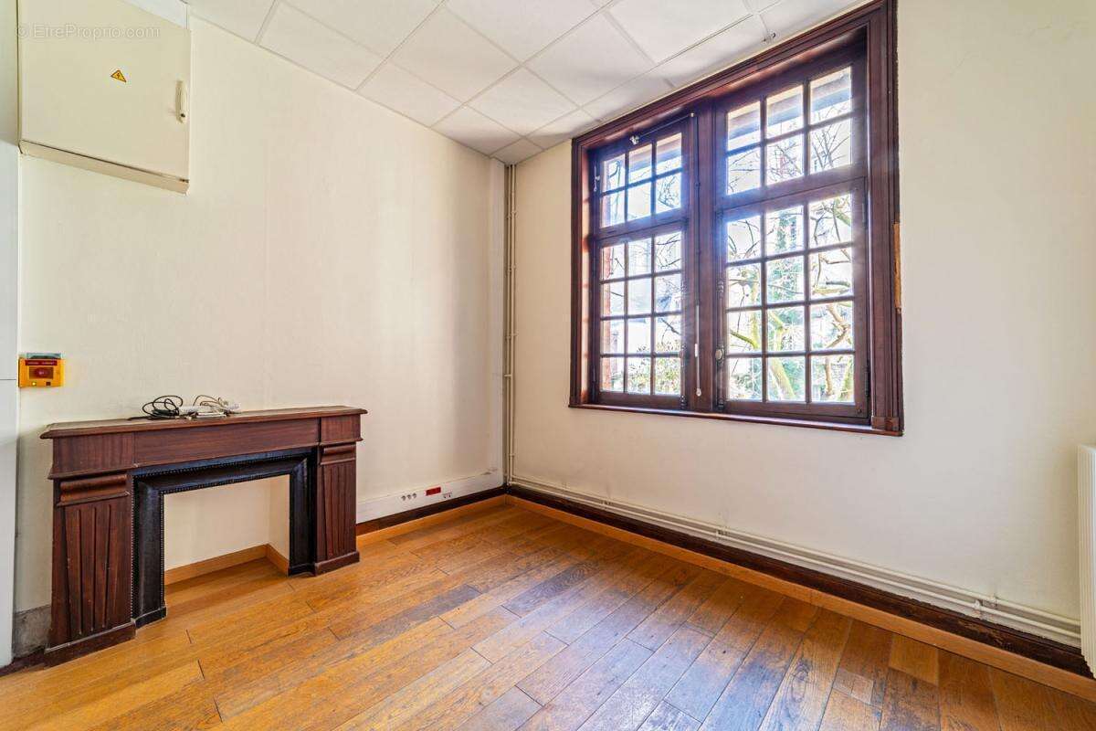 Hôtel particulier - 611 m² - Paris (75) - photo 9