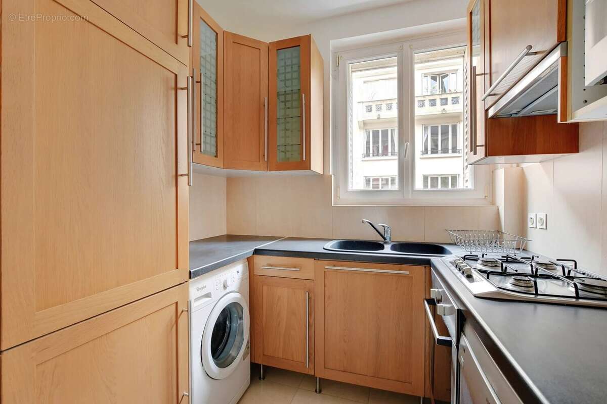 Appartement à PARIS-16E