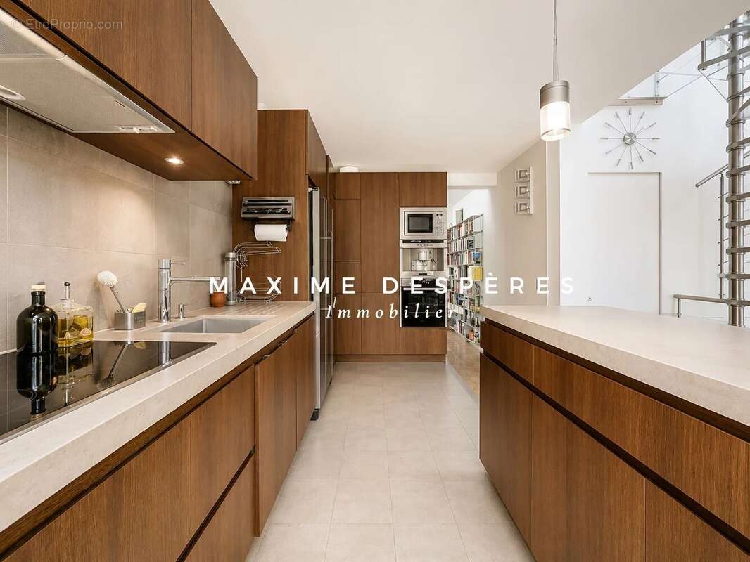 Appartement à NEUILLY-SUR-SEINE
