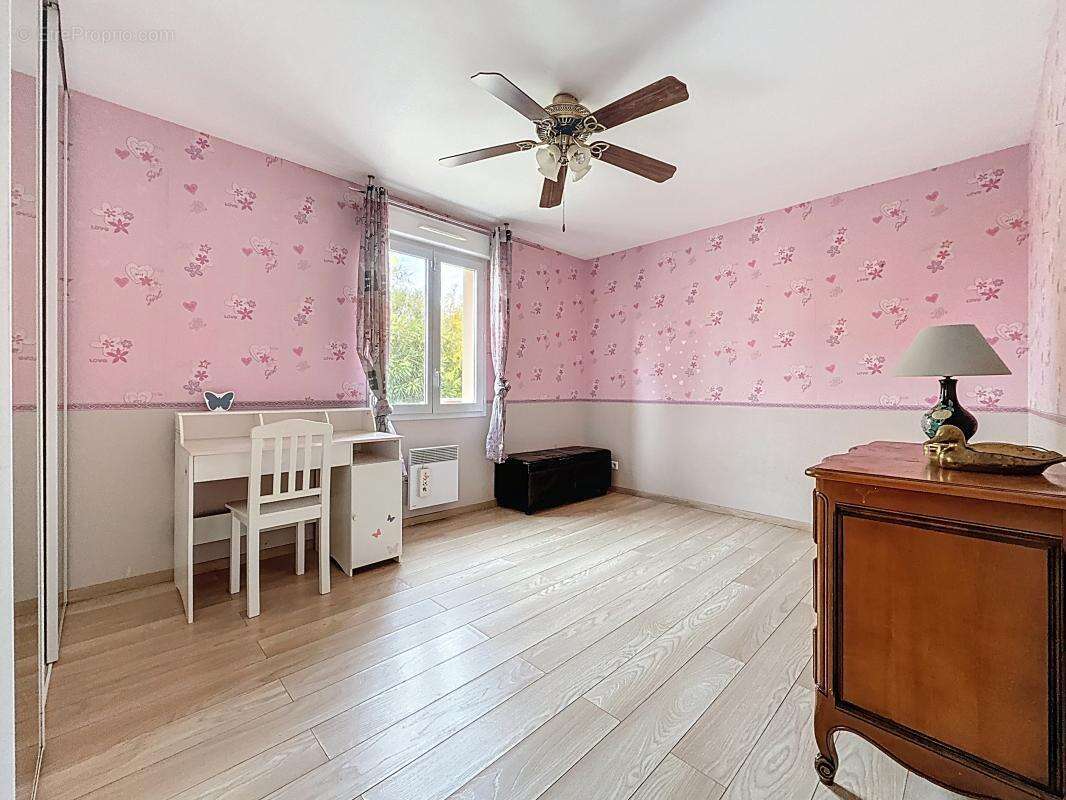 Maison - Mitoyenne par le garage - Plain pied - 3 Chambres - Garage - Piscine - Terrasse - photo 16