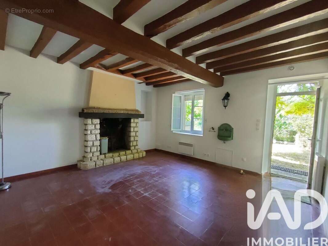 Maison 183 m² à Tresson  - photo 2