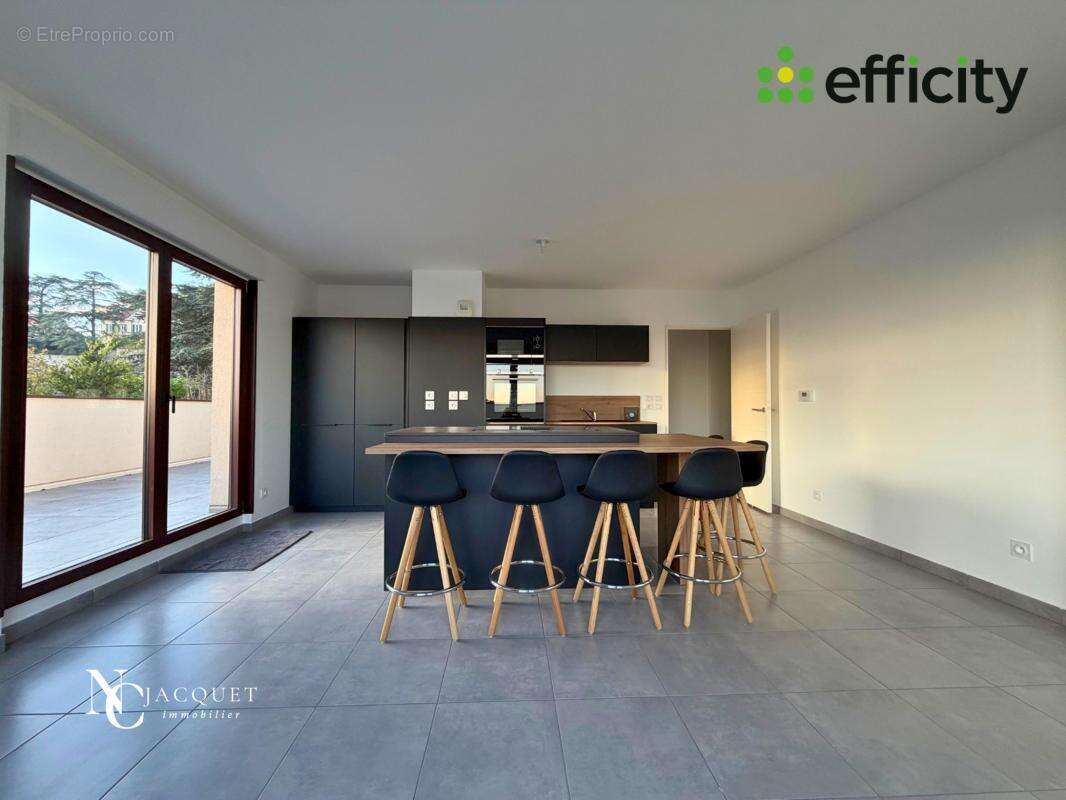 Appartement à RILLIEUX-LA-PAPE