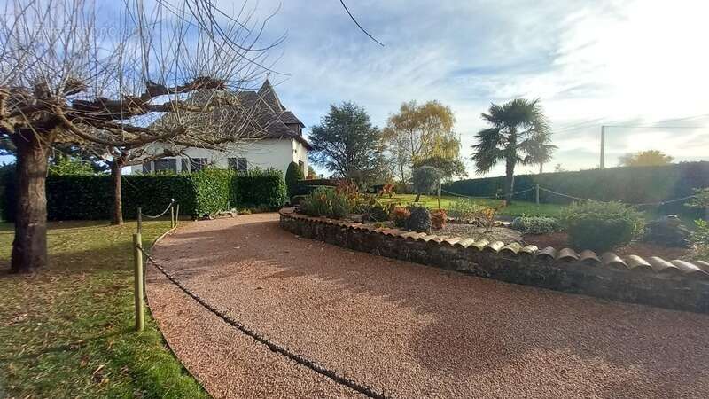 Maison à MONTBAZENS