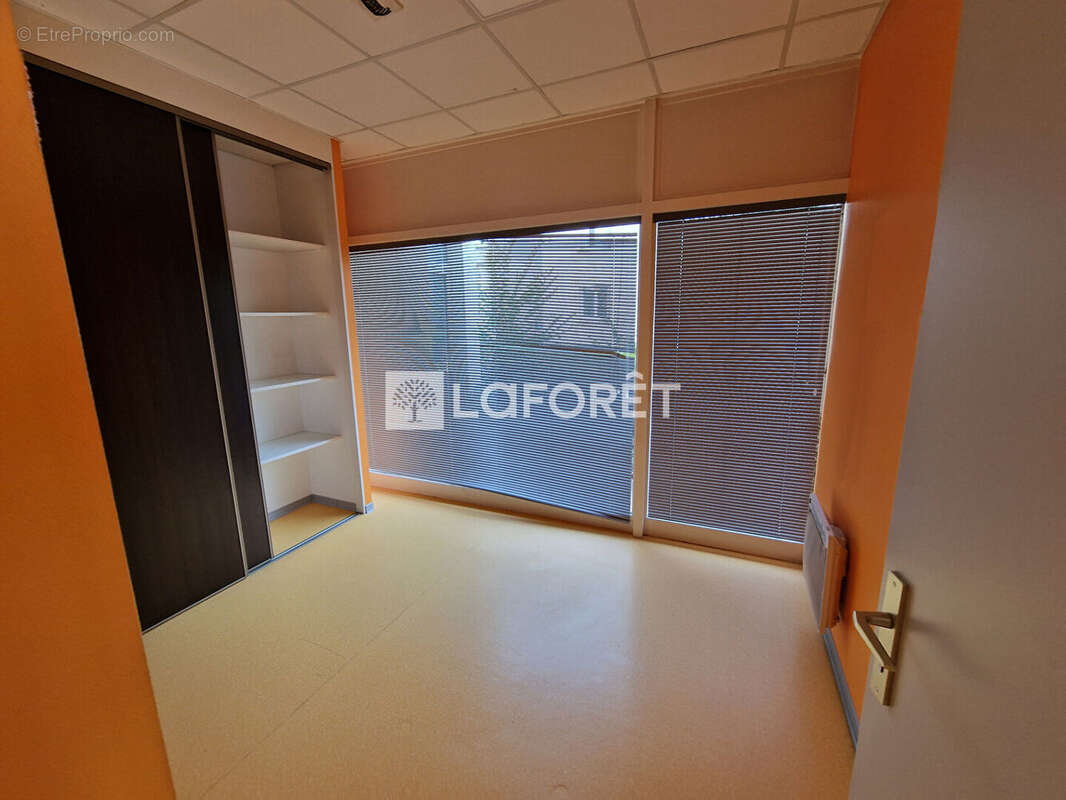 Commerce à ONET-LE-CHATEAU