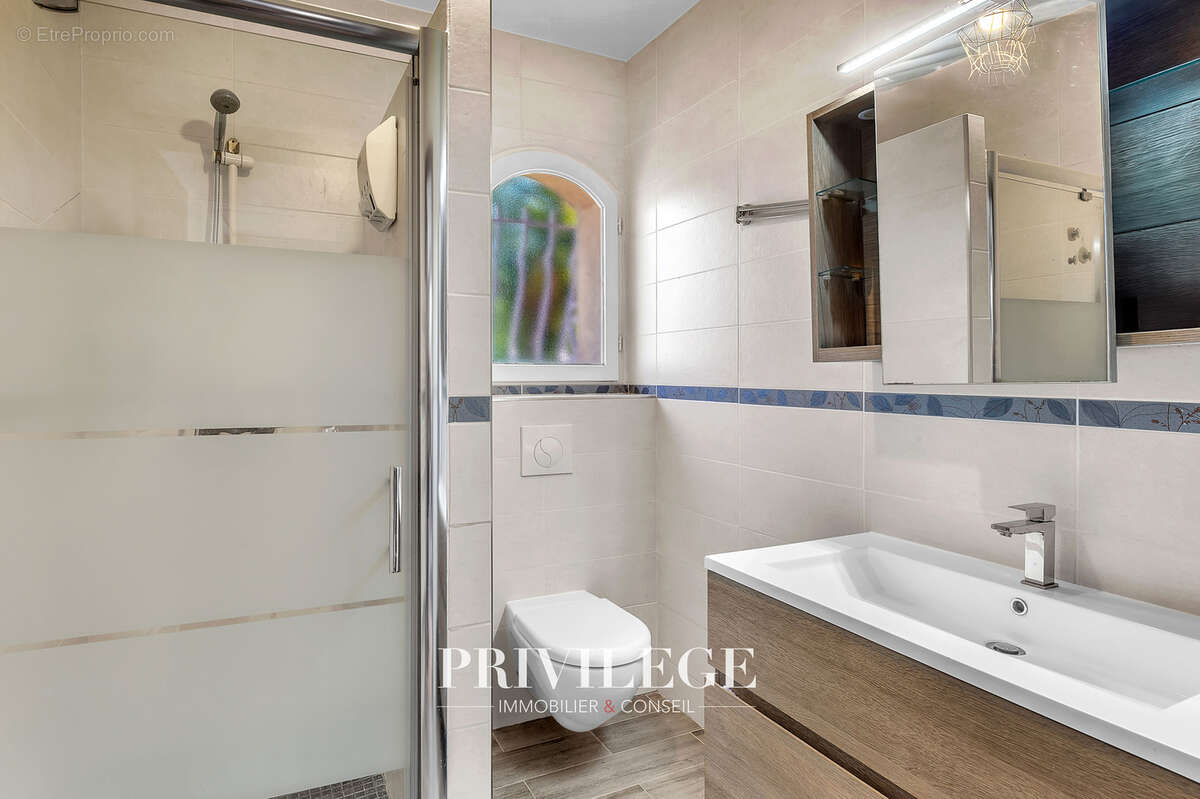 Maison à LA ROQUETTE-SUR-SIAGNE