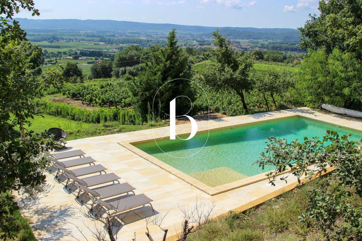 Maison à LAUDUN-L'ARDOISE