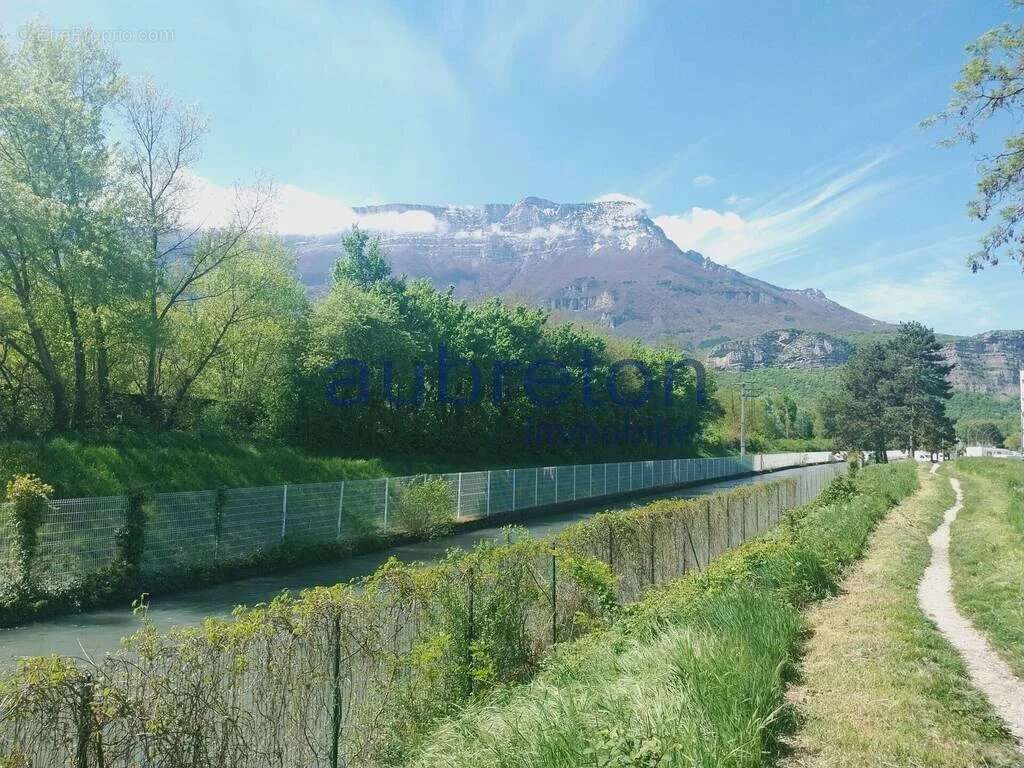Terrain à LE PONT-DE-CLAIX