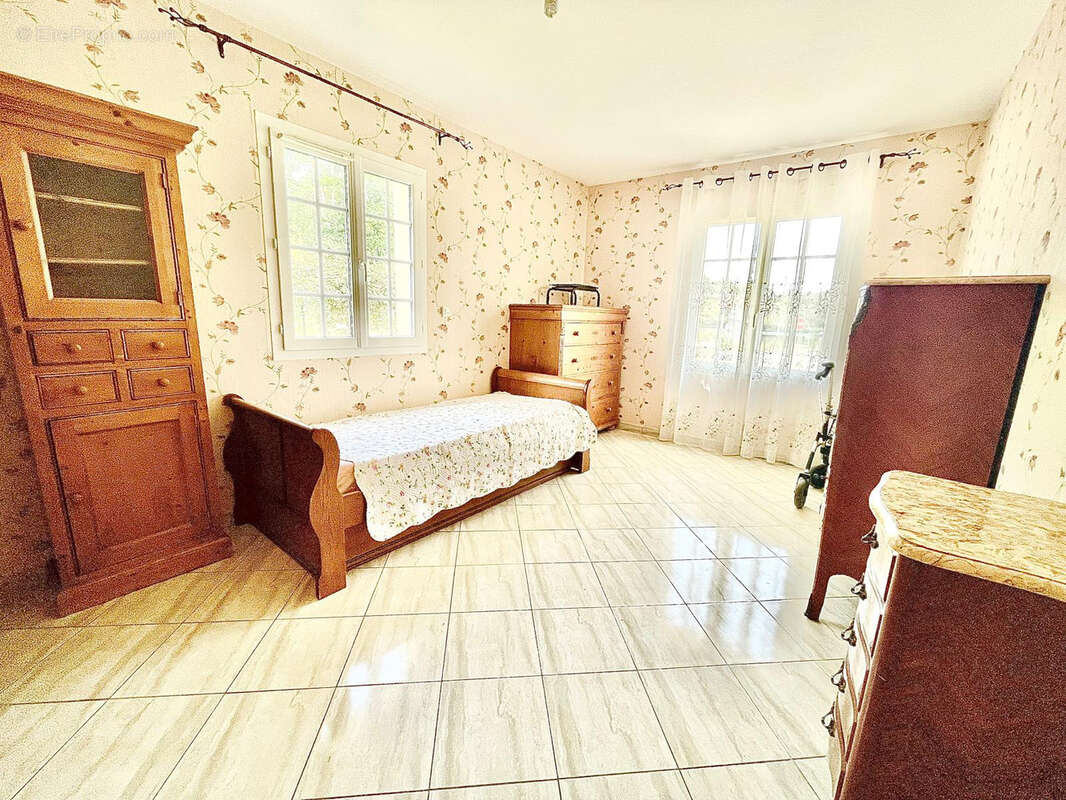 Maison à CRECY-LA-CHAPELLE