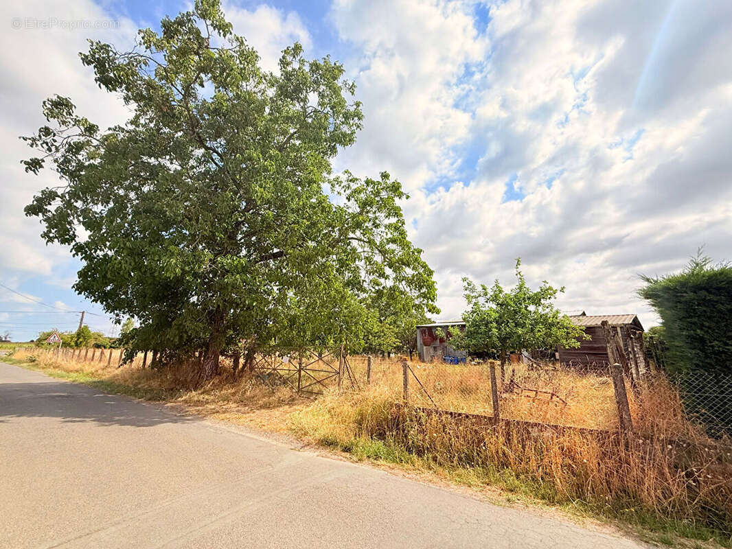 Terrain à SEVRES-ANXAUMONT