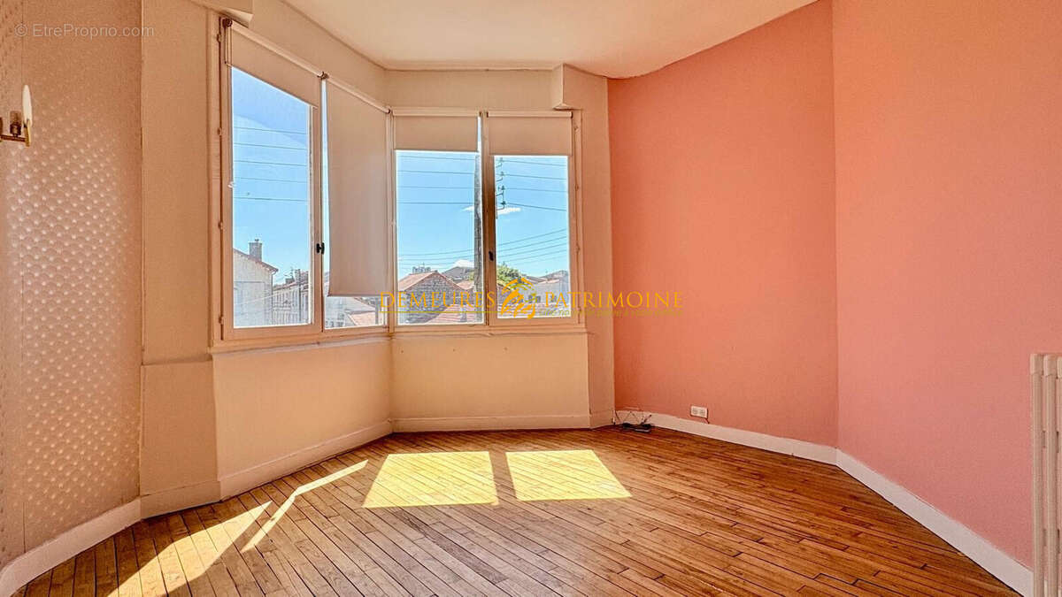Appartement 140 m² à Angouleme  - photo 3