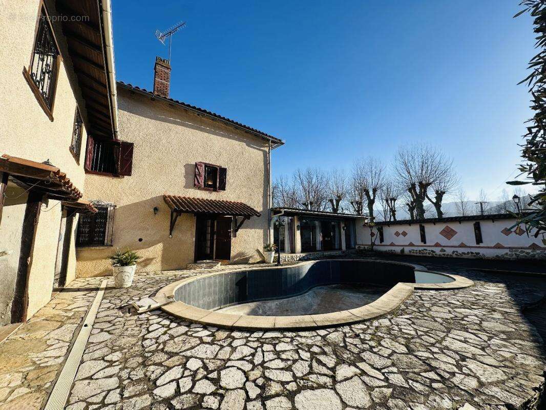 Maison à PRAT-BONREPAUX