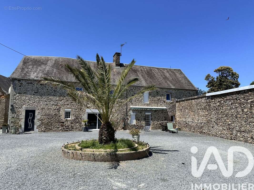 Maison 200 m² à La Vendelee  - photo 2