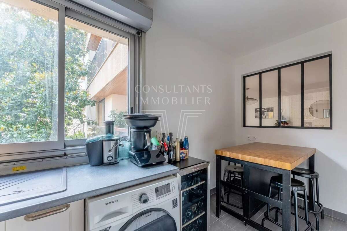 Appartement à NEUILLY-SUR-SEINE
