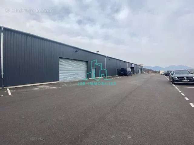Entrepôt Spacieux à Saint-Vincent-de-Mercuze - photo 8