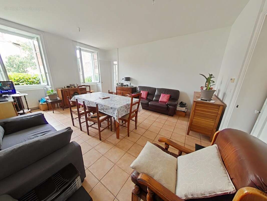 Appartement à SAINT-JUST-SAINT-RAMBERT