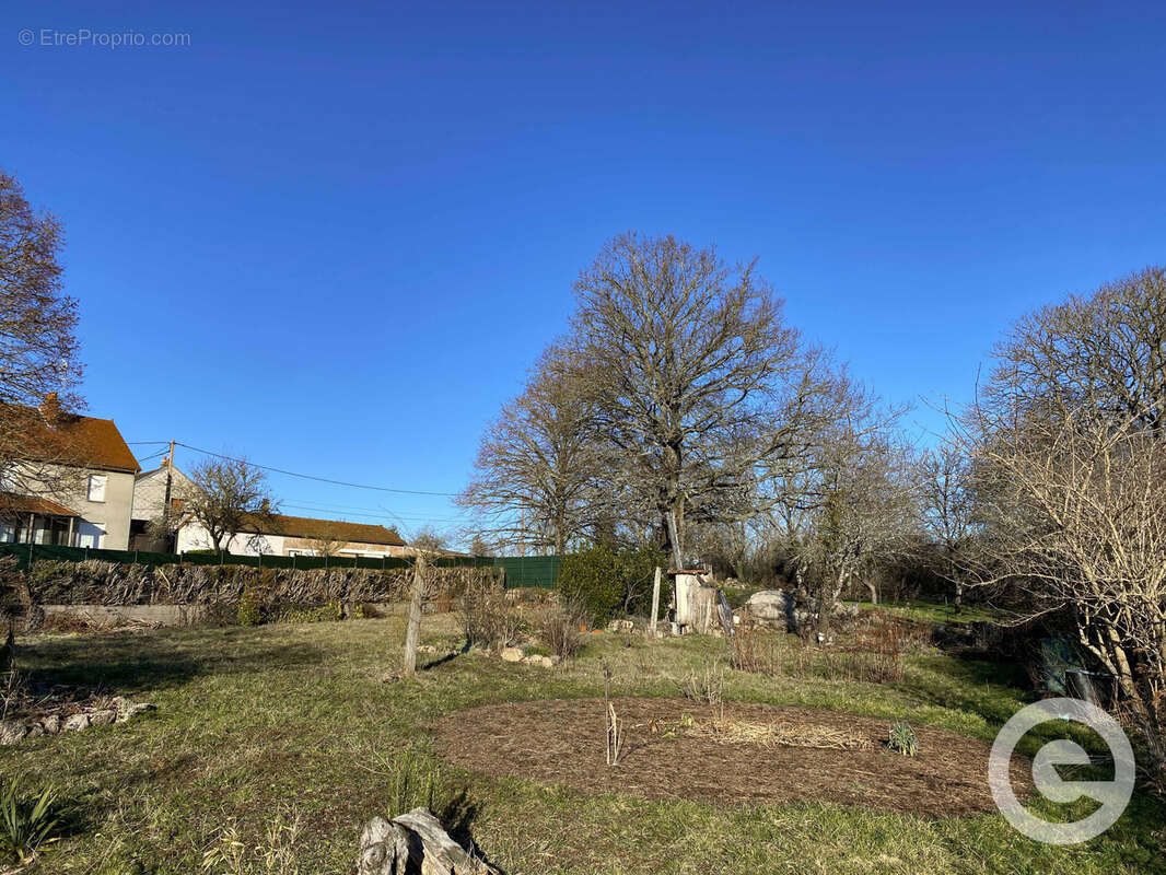 Maison à LA ROCHE-EN-BRENIL