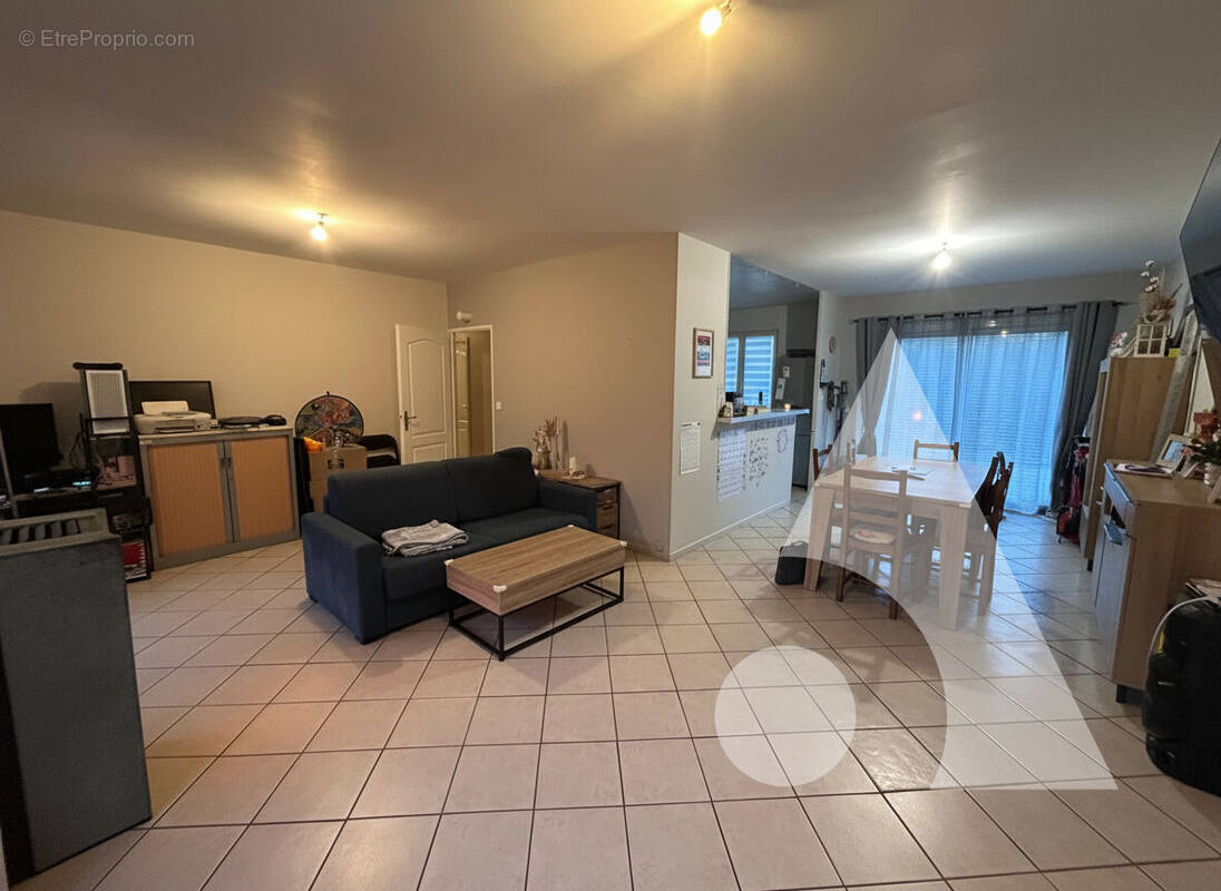 Maison à LA NEUVILLE-ROY