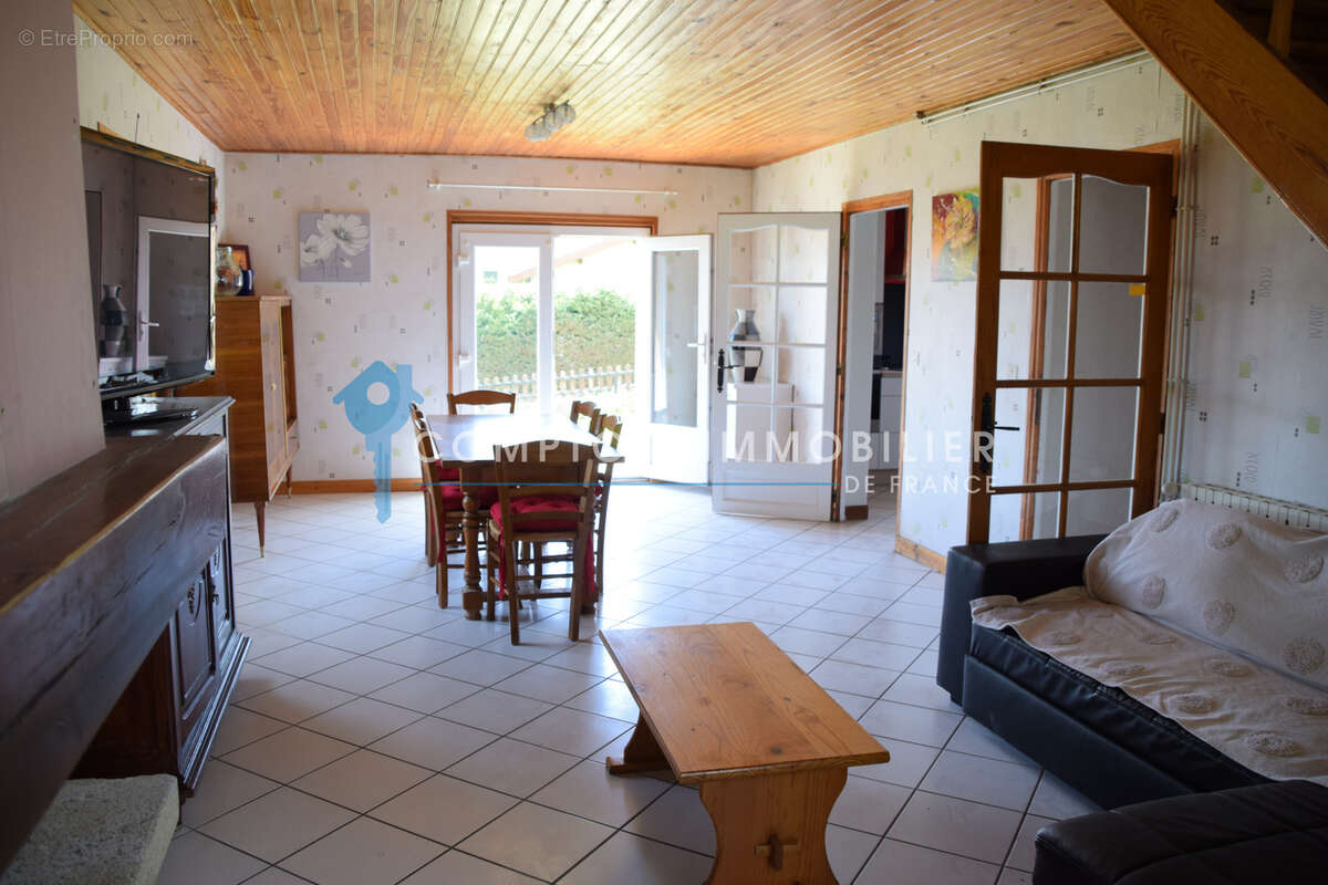 Maison à COUCOURON