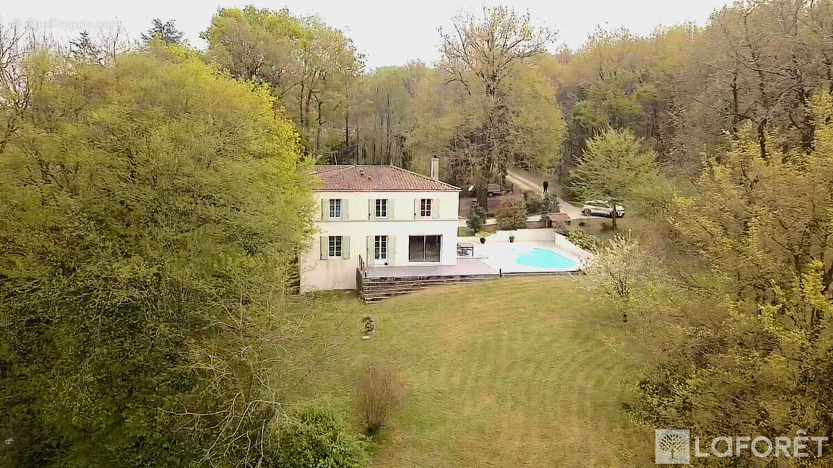 Maison à SAINTES