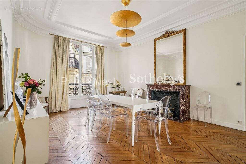 Appartement à PARIS-8E