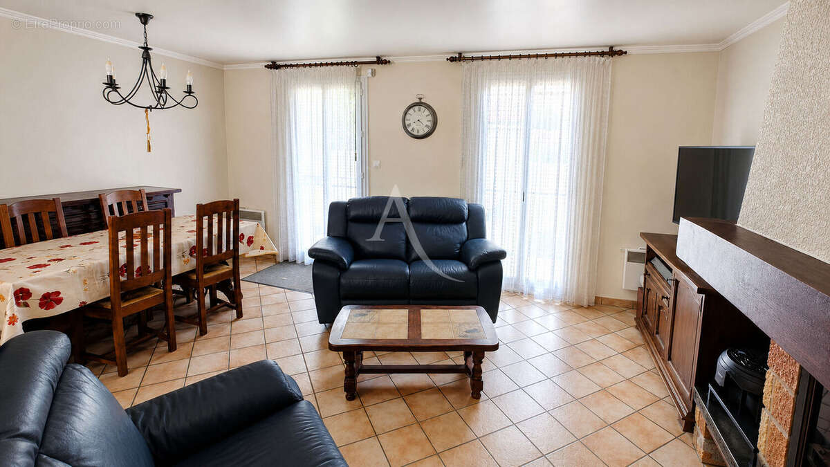 Pavillon familial 4 pièces de 90 m² avec jardin et grand garage  à  Courtry (77) - photo 2