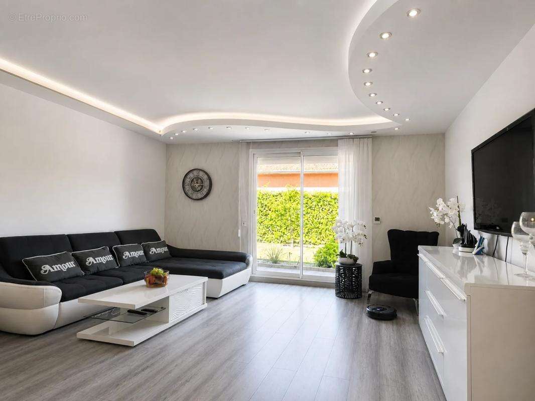 Maison de 7 pièces de 113 m² à Les Roches-de-Condrieu - photo 2
